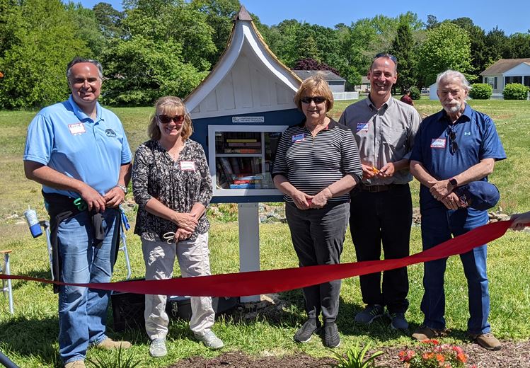 Lochwood dedicates new gazebo and Little Free Library Cape Gazette